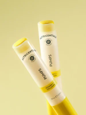 Zwei gelbe Tuben Vitamin C und Collagen Pumps